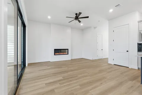 $695,000 | 1418 Caywood Lane, Unit B, Houston, TX 77055