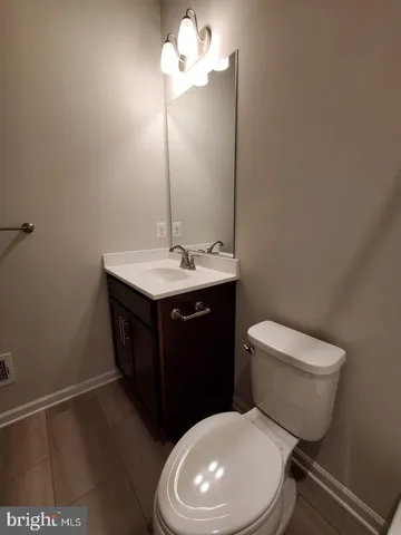 a close up view of a washer and dryer