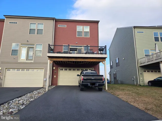 a view of a car park in front of house