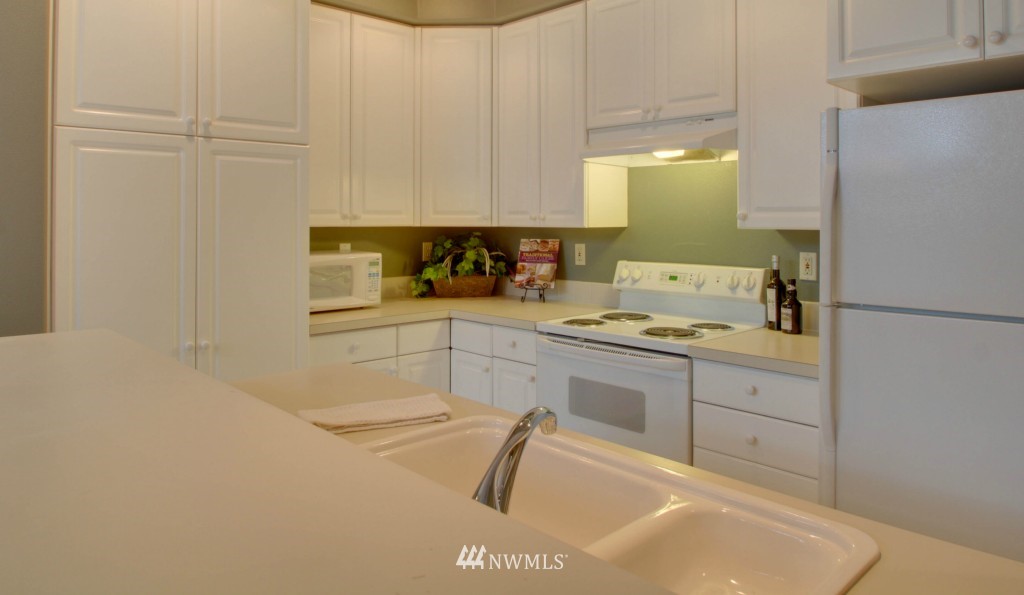 4322 Northeast 5th Court, Unit 103 Renton, WA 98059 - Photo 11 of 22