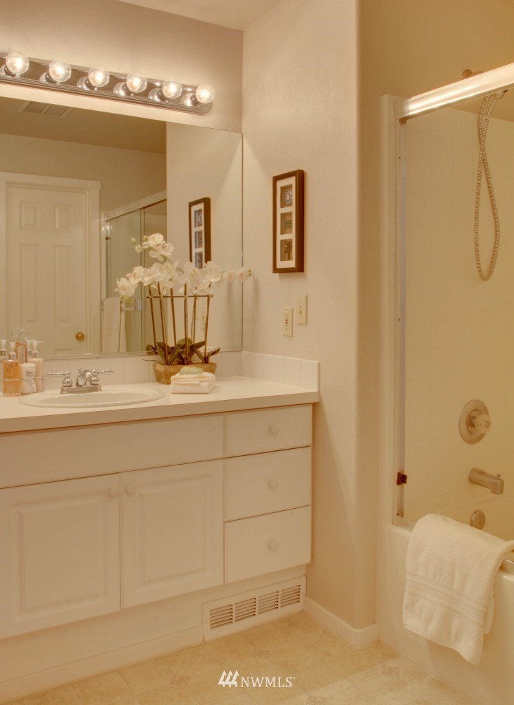 4322 Northeast 5th Court, Unit 103 Renton, WA 98059 - Photo 19 of 22