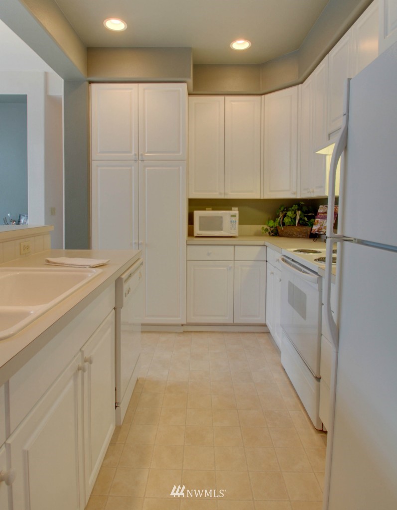 4322 Northeast 5th Court, Unit 103 Renton, WA 98059 - Photo 7 of 22