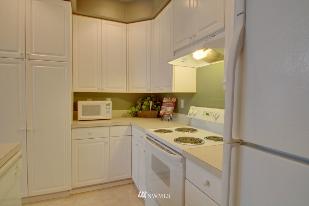 4322 Northeast 5th Court, Unit 103 Renton, WA 98059 - Photo 8 of 22