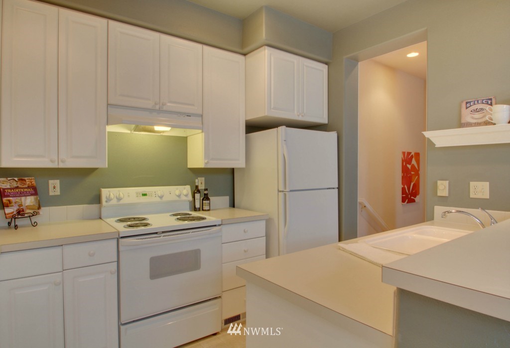 4322 Northeast 5th Court, Unit 103 Renton, WA 98059 - Photo 9 of 22