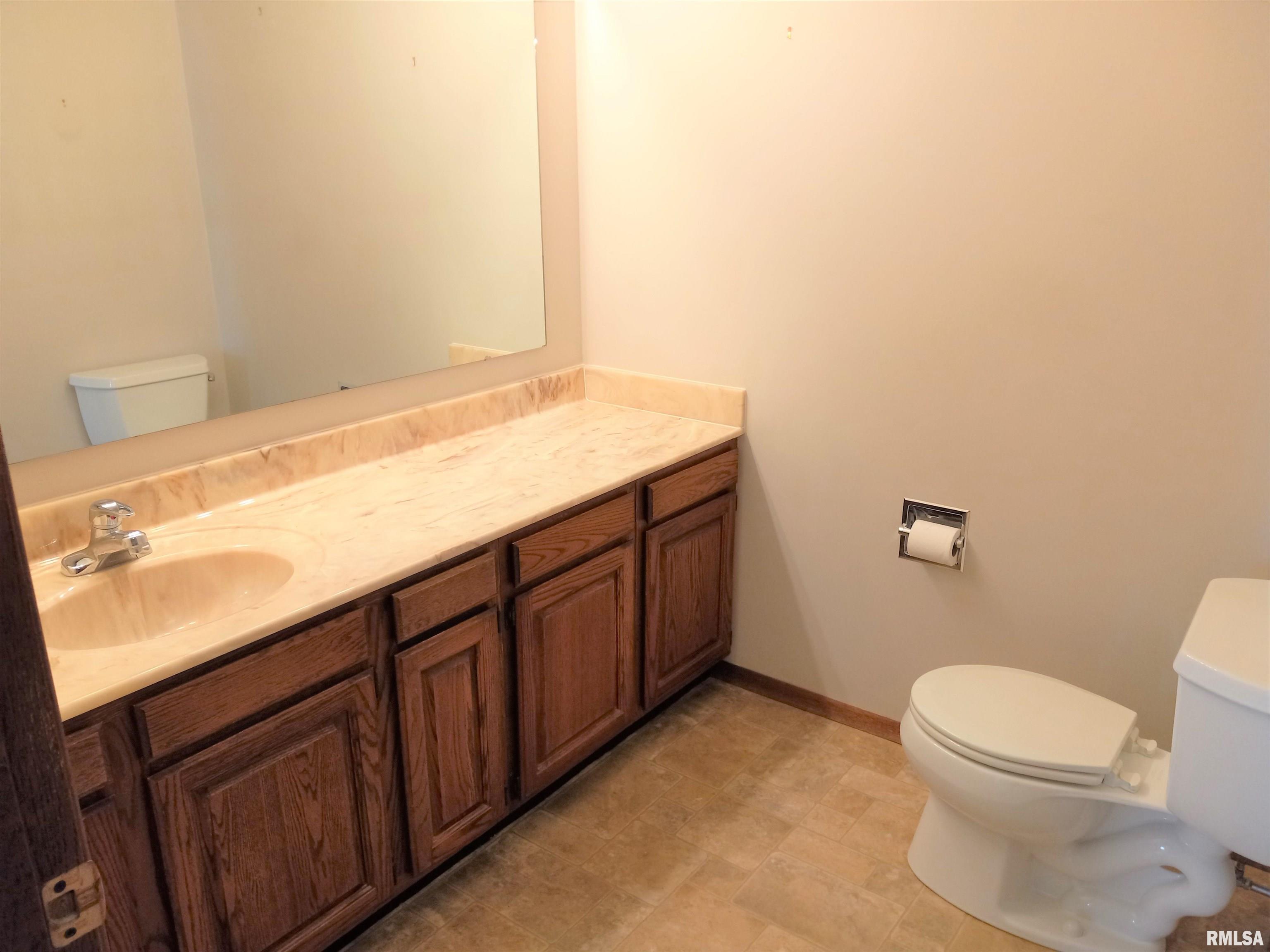 8504 Ridgewood Road, Unit 103 Rock Island, IL 61201 - Photo 8 of 11