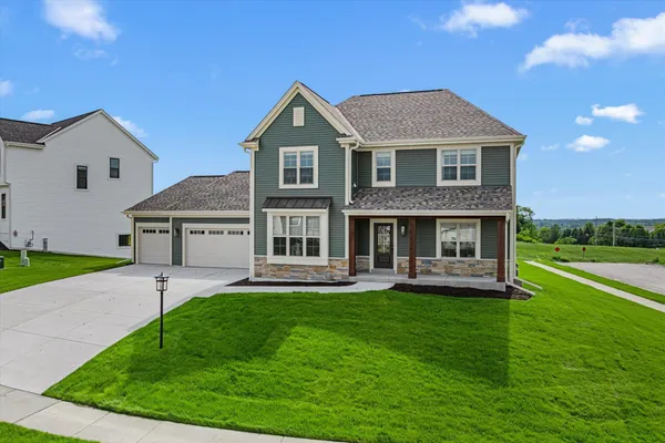 $735,900 | 801 Viewpoint Avenue, Waukesha, WI 53188