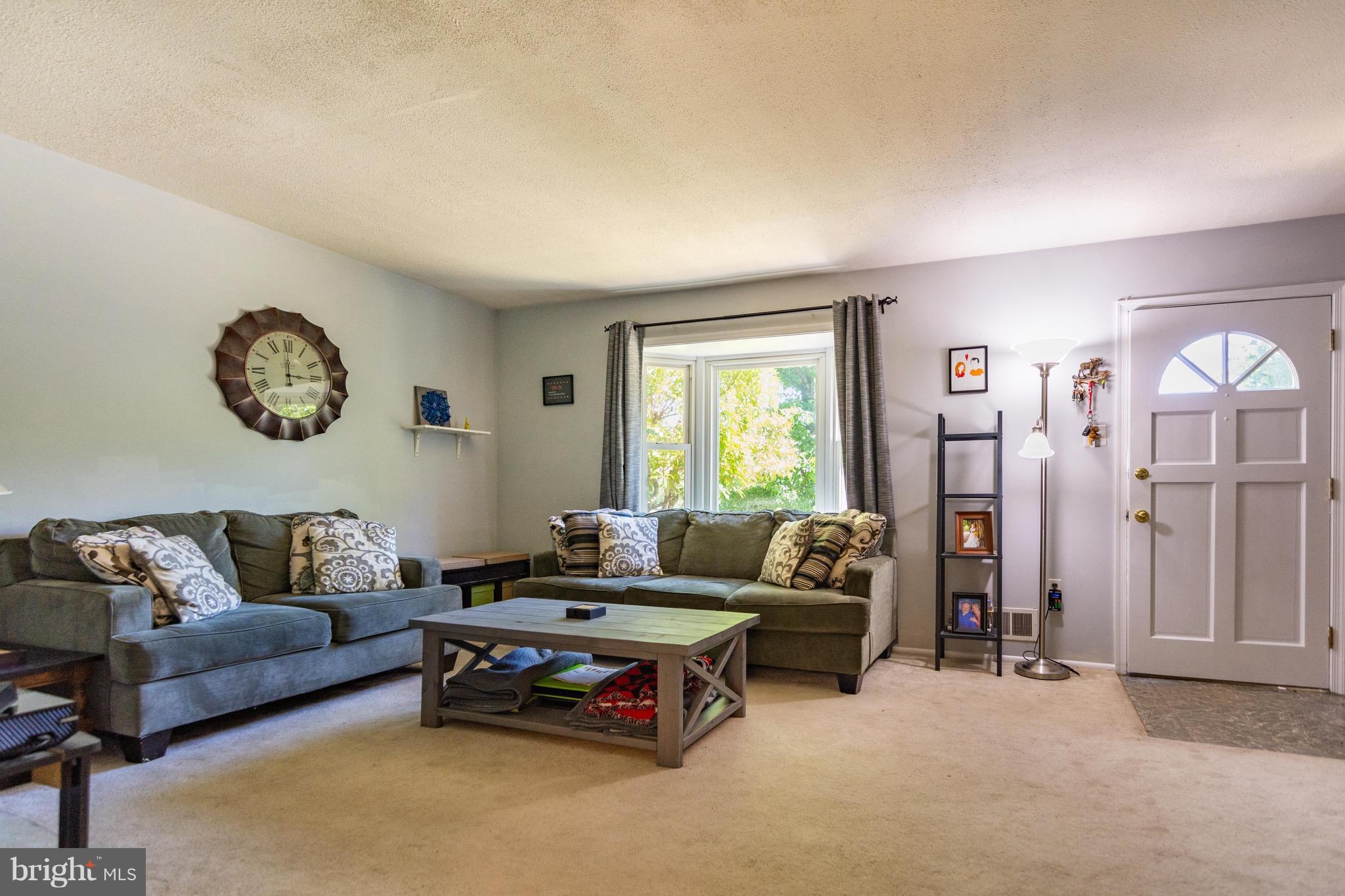 12135 Dove Circle Laurel, MD 20708 - Photo 3 of 19 Living Room