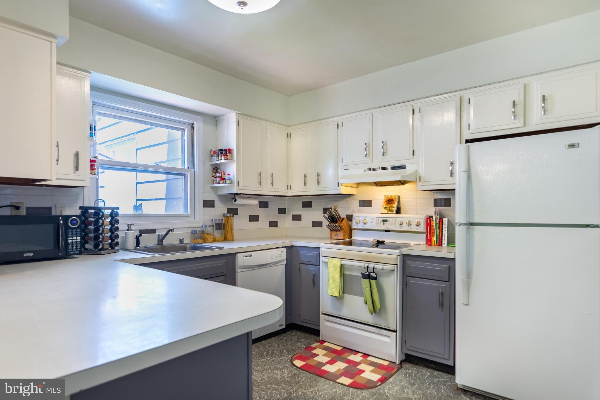 12135 Dove Circle Laurel, MD 20708 - Photo 5 of 19 Kitchen