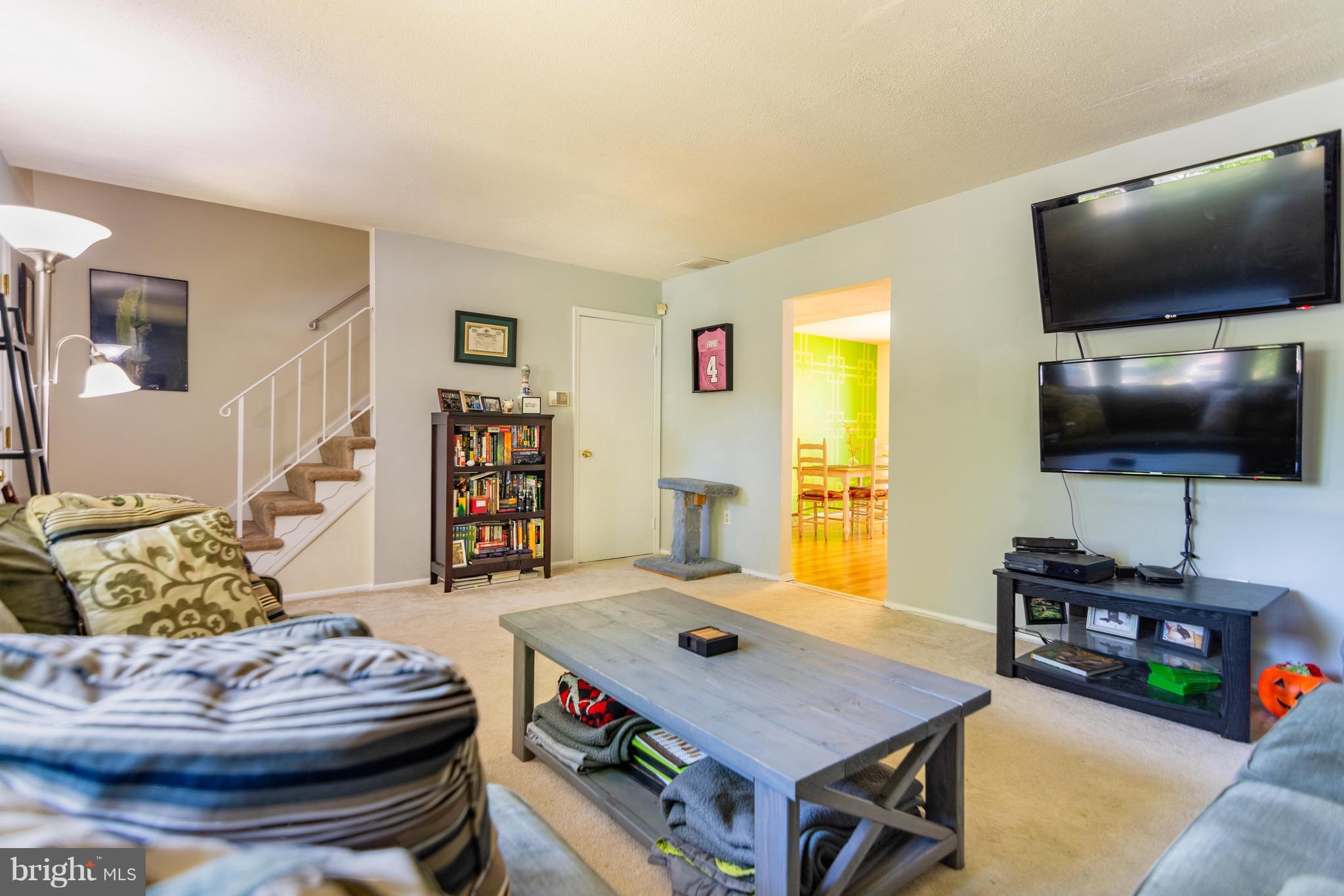 12135 Dove Circle Laurel, MD 20708 - Photo 8 of 19 Living Room