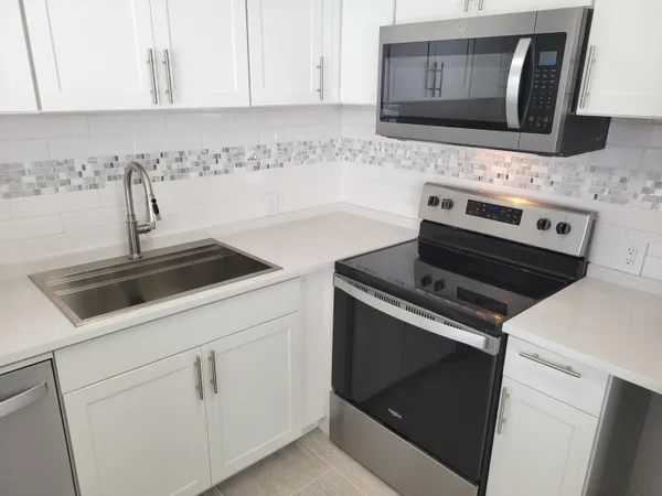 $143,000 | 613 Fanshaw North, Unit 613, Boca Raton, FL 33434