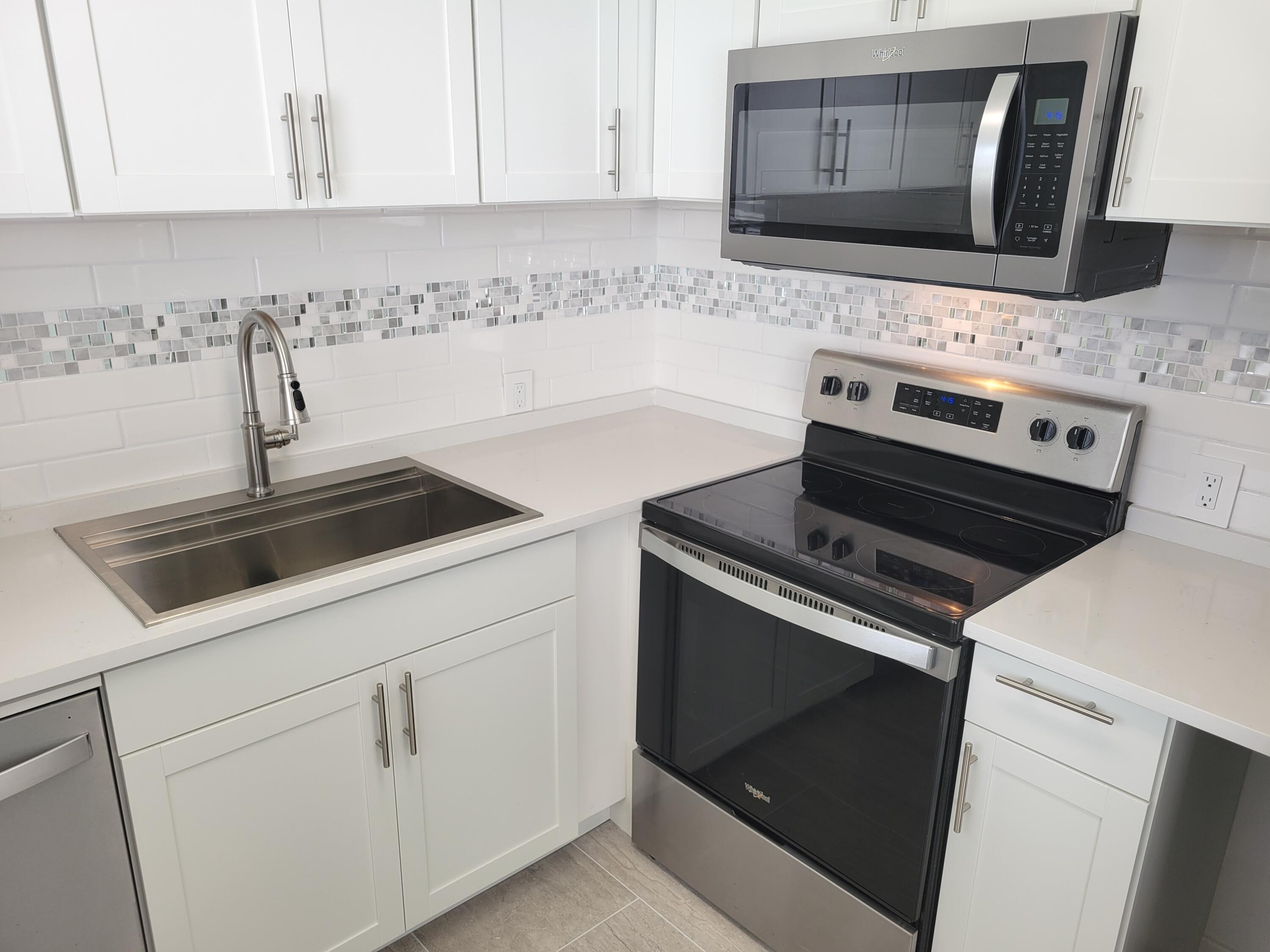 613 Fanshaw North, Unit 613 Boca Raton, FL 33434 - Photo 3 of 18 20260414_161517