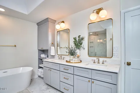 $1,050,000 | 2400 Rockridge Court, Raleigh, NC 27612