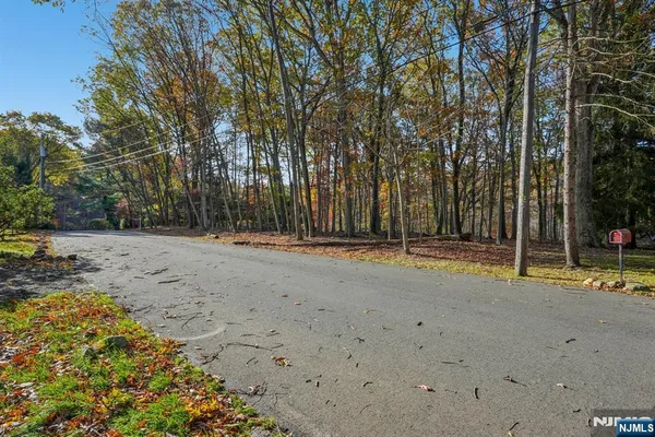 $4,750,000 | 212 Seminole Lane, Franklin Lakes, NJ 07417