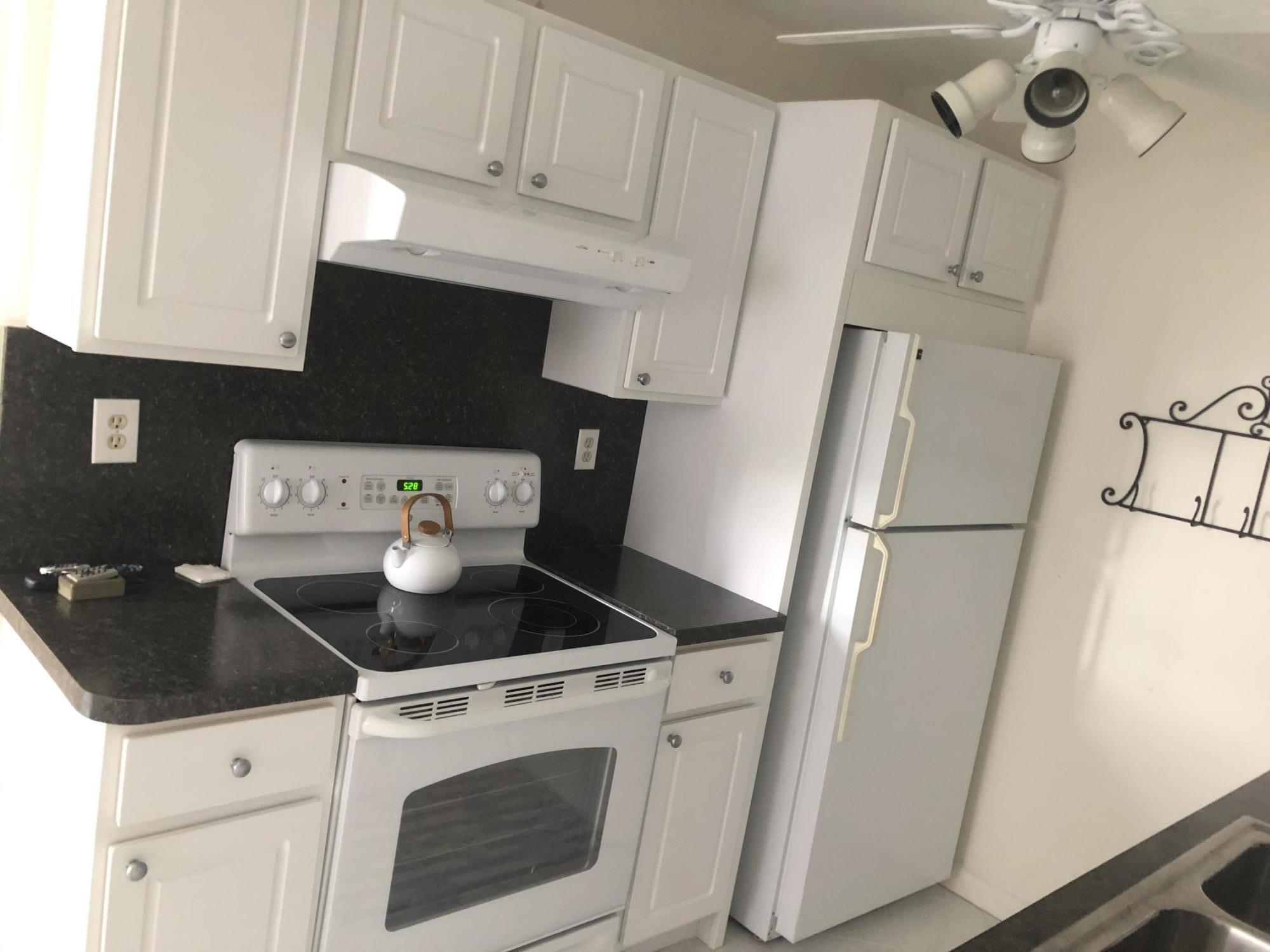 3017 Exeter, Unit A Boca Raton, FL 33434 - Photo 3 of 16 kitchen