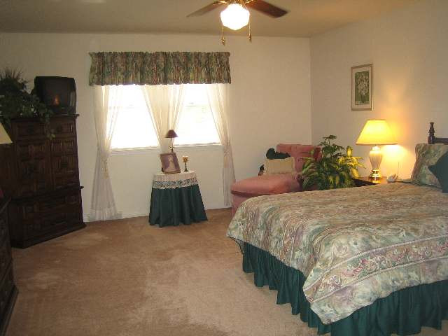 25 Mallard Road Bethlehem, NY 12077 - Photo 2 of 8 Photo 2