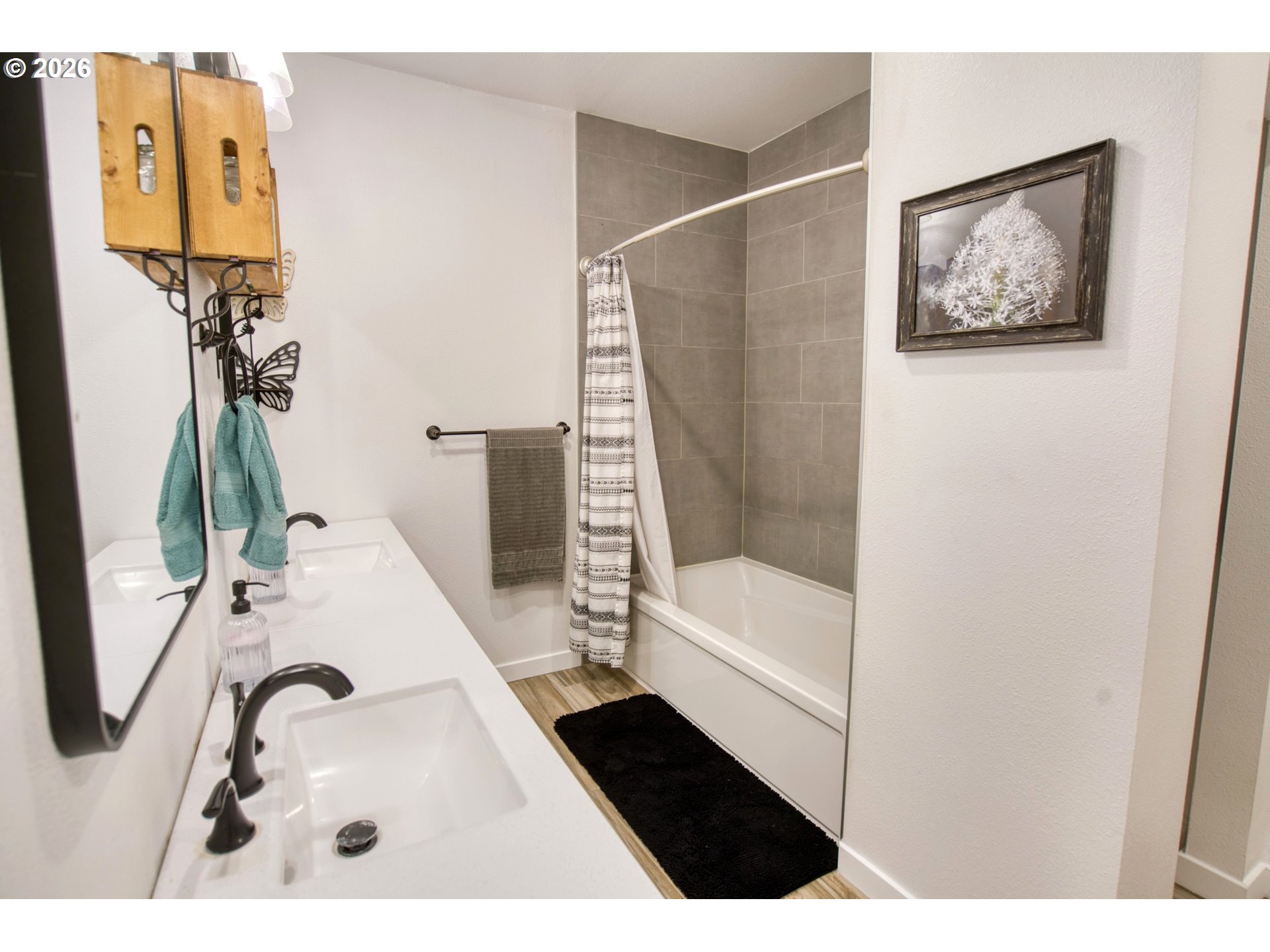 19 Inverness Road Goldendale, WA 98620 - Photo 26 of 48 a bathroom with a bathtub and a sink