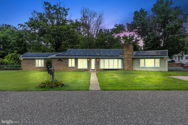 $450,000 | 19 Spruce Avenue, Bordentown, NJ 08505