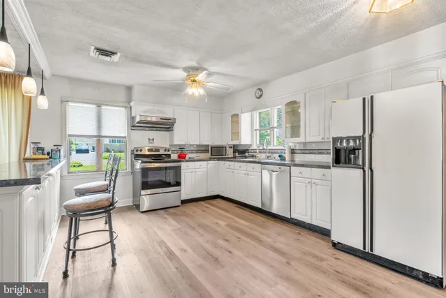 $450,000 | 19 Spruce Avenue, Bordentown, NJ 08505