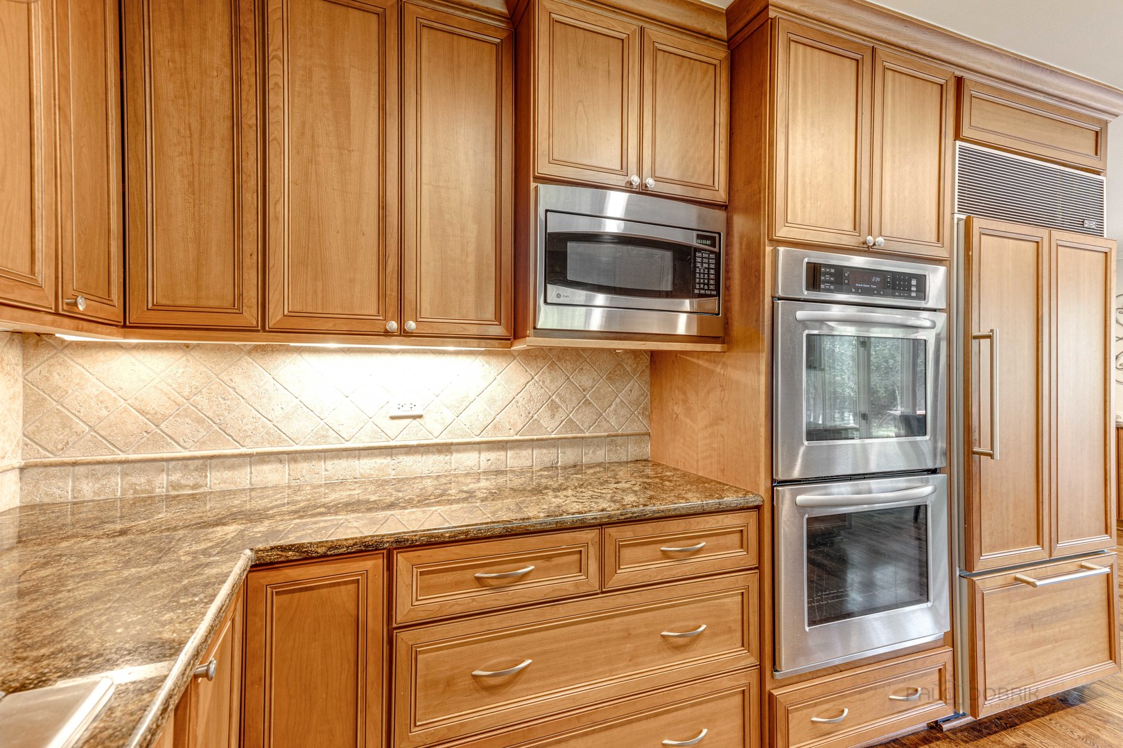755 Smoke Tree Road Deerfield, IL 60015 - Photo 17 of 35 a kitchen with granite countertop stainless steel appliances and cabinets