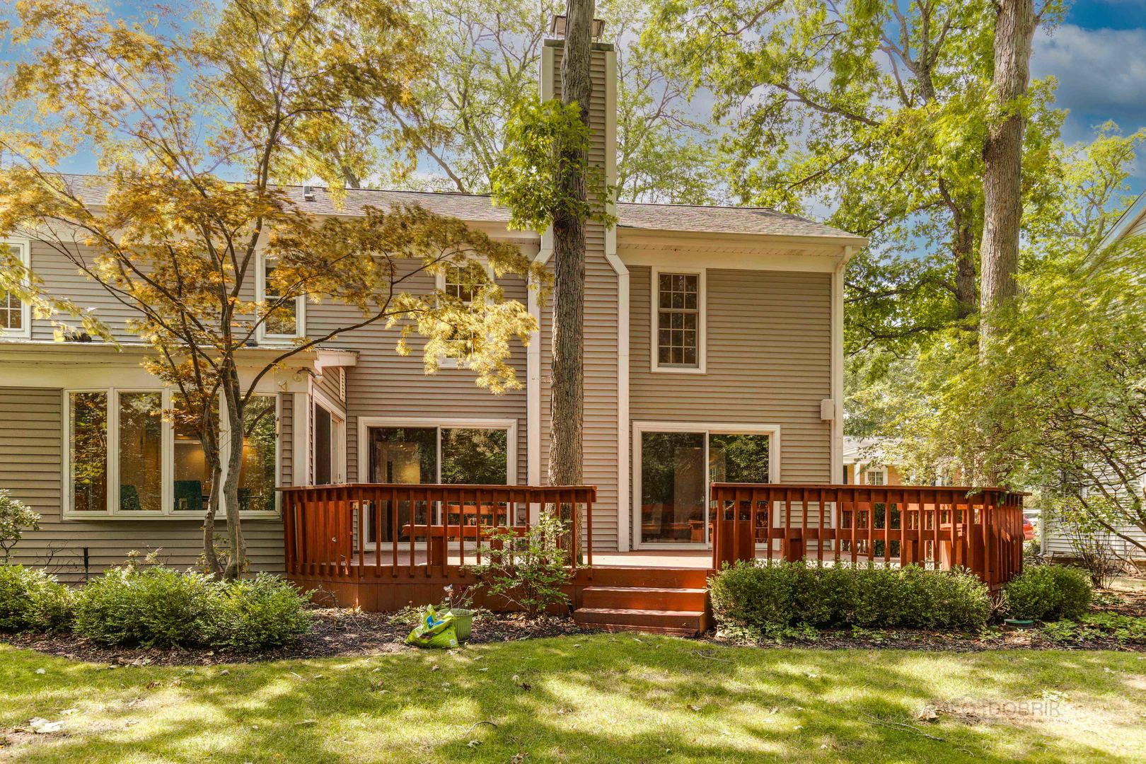 755 Smoke Tree Road Deerfield, IL 60015 - Photo 29 of 35 a front view of a house with a yard