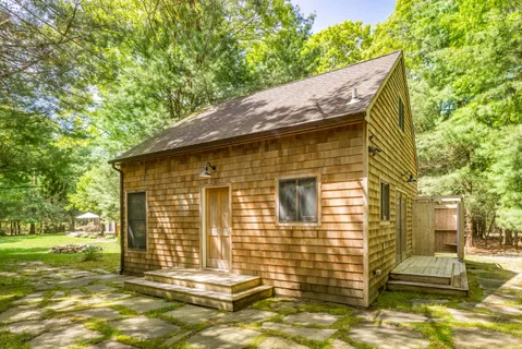 $1,799,000 | 60 Northwest Northwest Landing Road, East Hampton, NY 11937