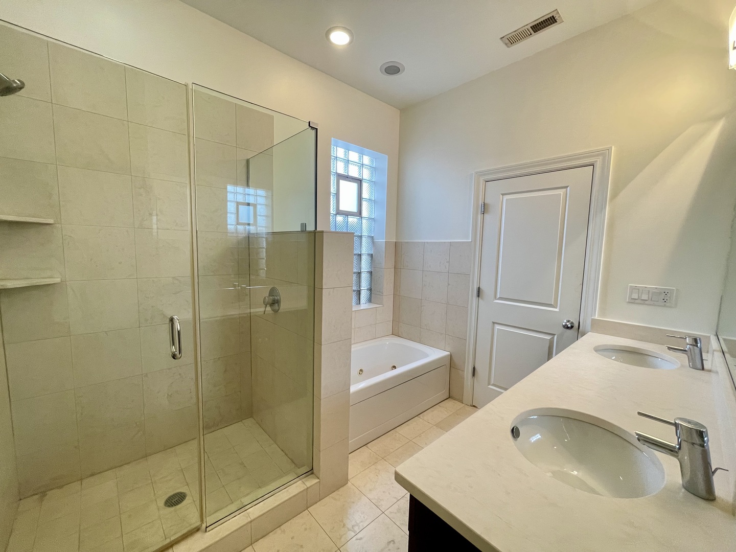 1746 West Division Street, Unit 3 Chicago, IL 60622 - Photo 19 of 20 a bathroom with a bathtub and a sink