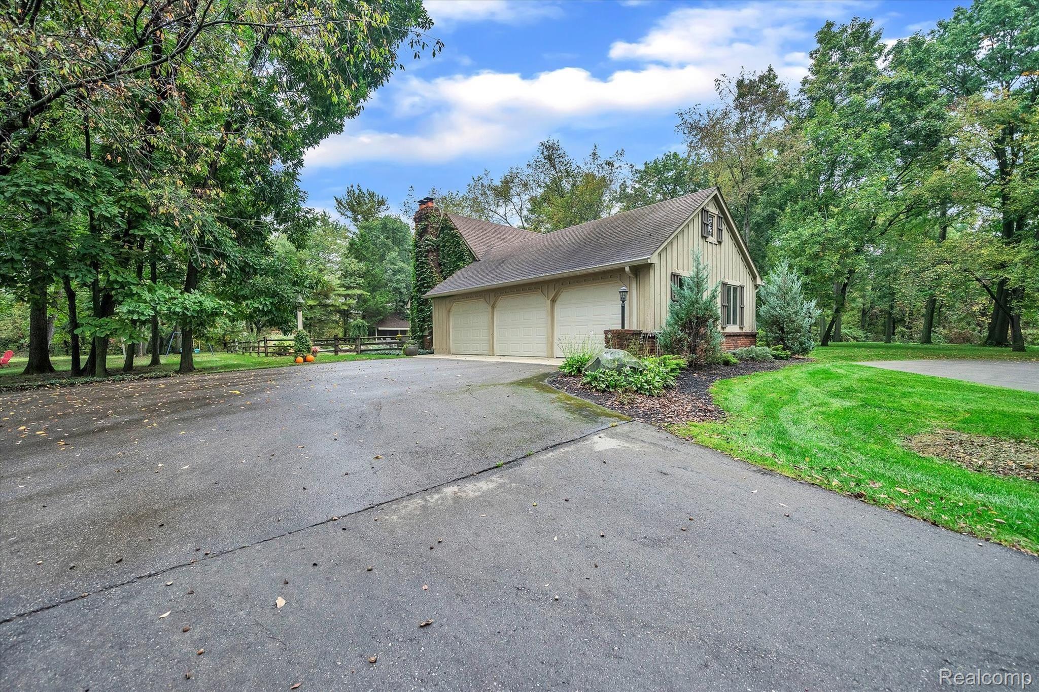 3073 Gentry Road Howell, MI 48843 - Photo 3 of 57 Large attached three car garage