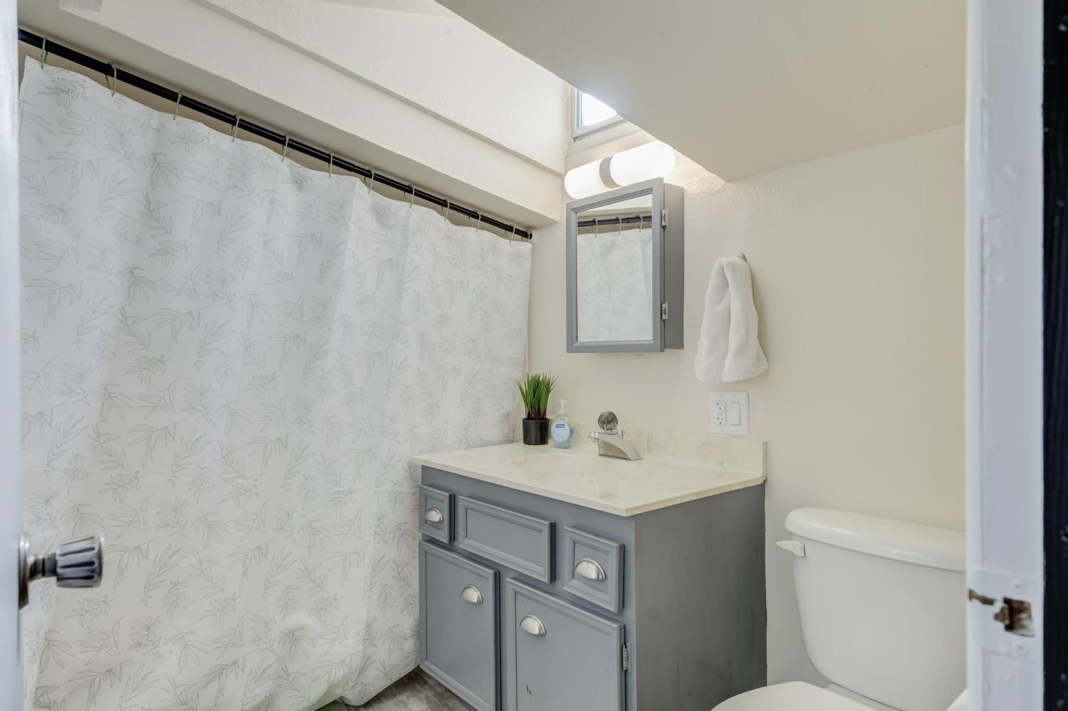 58 East Lakeshore Drive Ransom Canyon, TX 79366 - Photo 50 of 57 3rd level bath