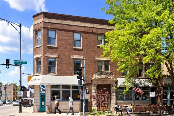 $2,850 | 4002 North Southport Avenue, Unit 3, Chicago, IL 60613