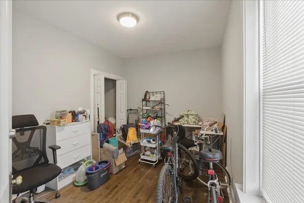 $2,850 | 4002 North Southport Avenue, Unit 3, Chicago, IL 60613