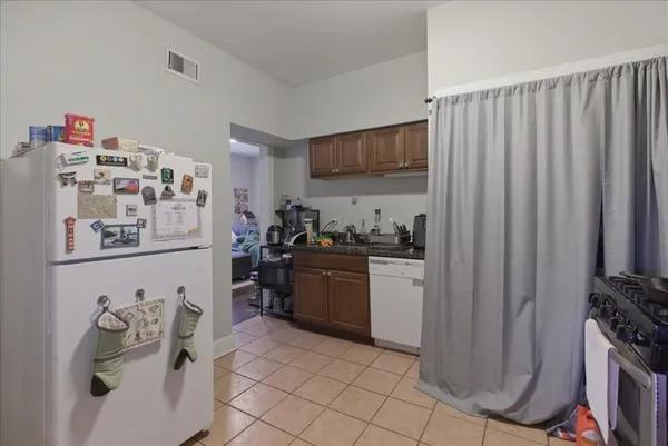 $2,850 | 4002 North Southport Avenue, Unit 3, Chicago, IL 60613