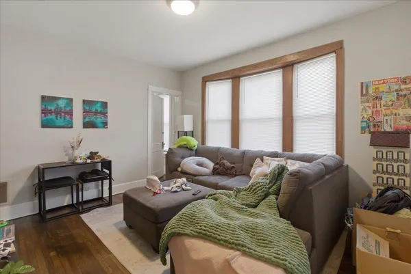 $2,850 | 4002 North Southport Avenue, Unit 3, Chicago, IL 60613