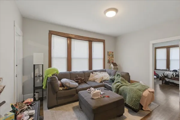 $2,850 | 4002 North Southport Avenue, Unit 3, Chicago, IL 60613