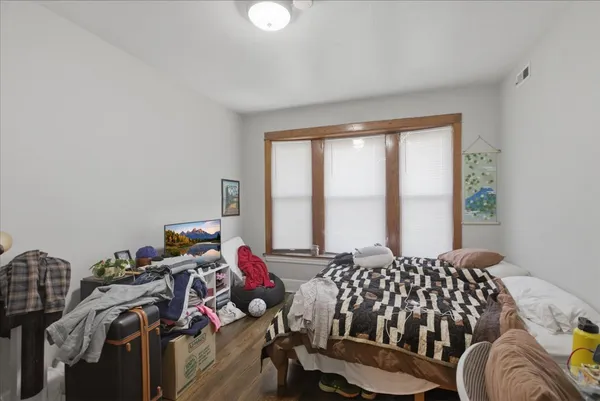 $2,850 | 4002 North Southport Avenue, Unit 3, Chicago, IL 60613