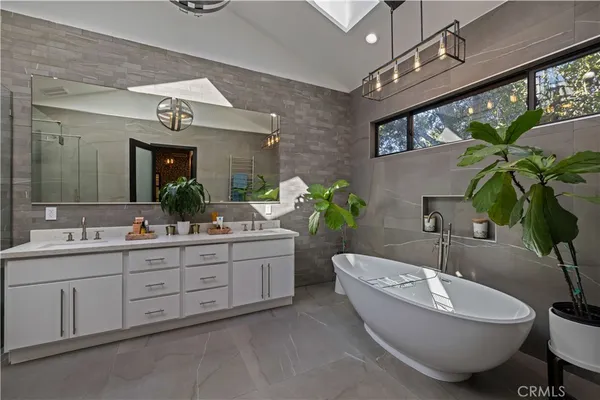 $1,575,000 | 17929 Martha Street, Encino, CA 91316