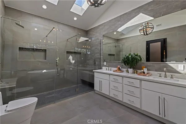 $1,575,000 | 17929 Martha Street, Encino, CA 91316
