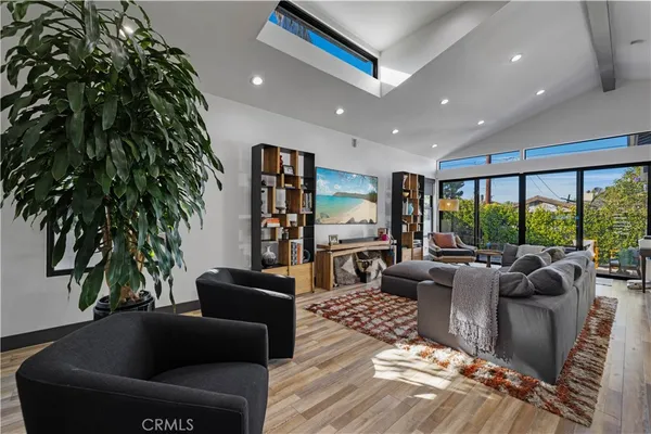 $1,575,000 | 17929 Martha Street, Encino, CA 91316