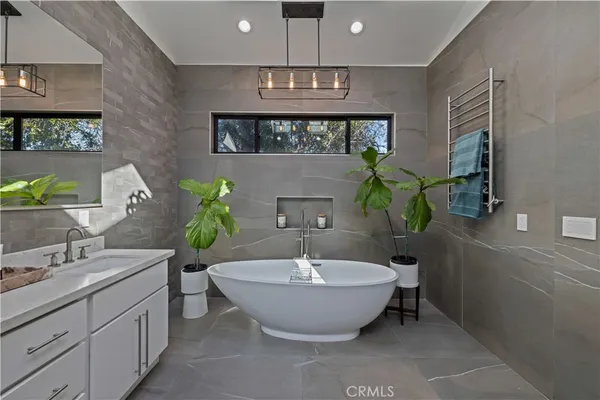 $1,575,000 | 17929 Martha Street, Encino, CA 91316