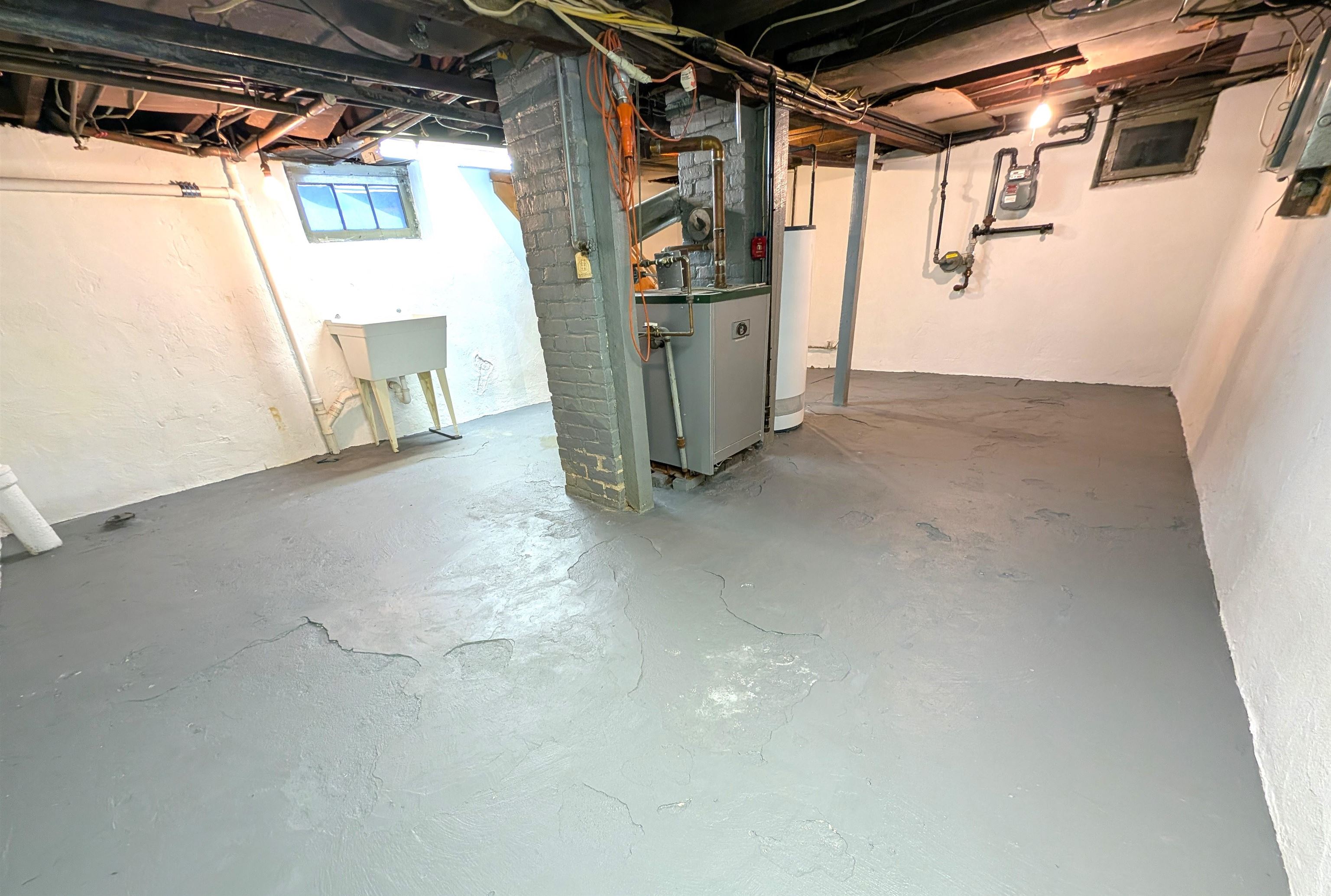 425 Davis Avenue Kearny, NJ 07032 - Photo 21 of 26 a view of a storage room