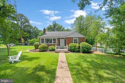 $825,000 | 4301 Agnew Avenue, Alexandria, VA 22309