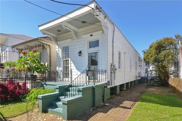 $330,000 | 527 South Galvez Street, New Orleans, LA 70119