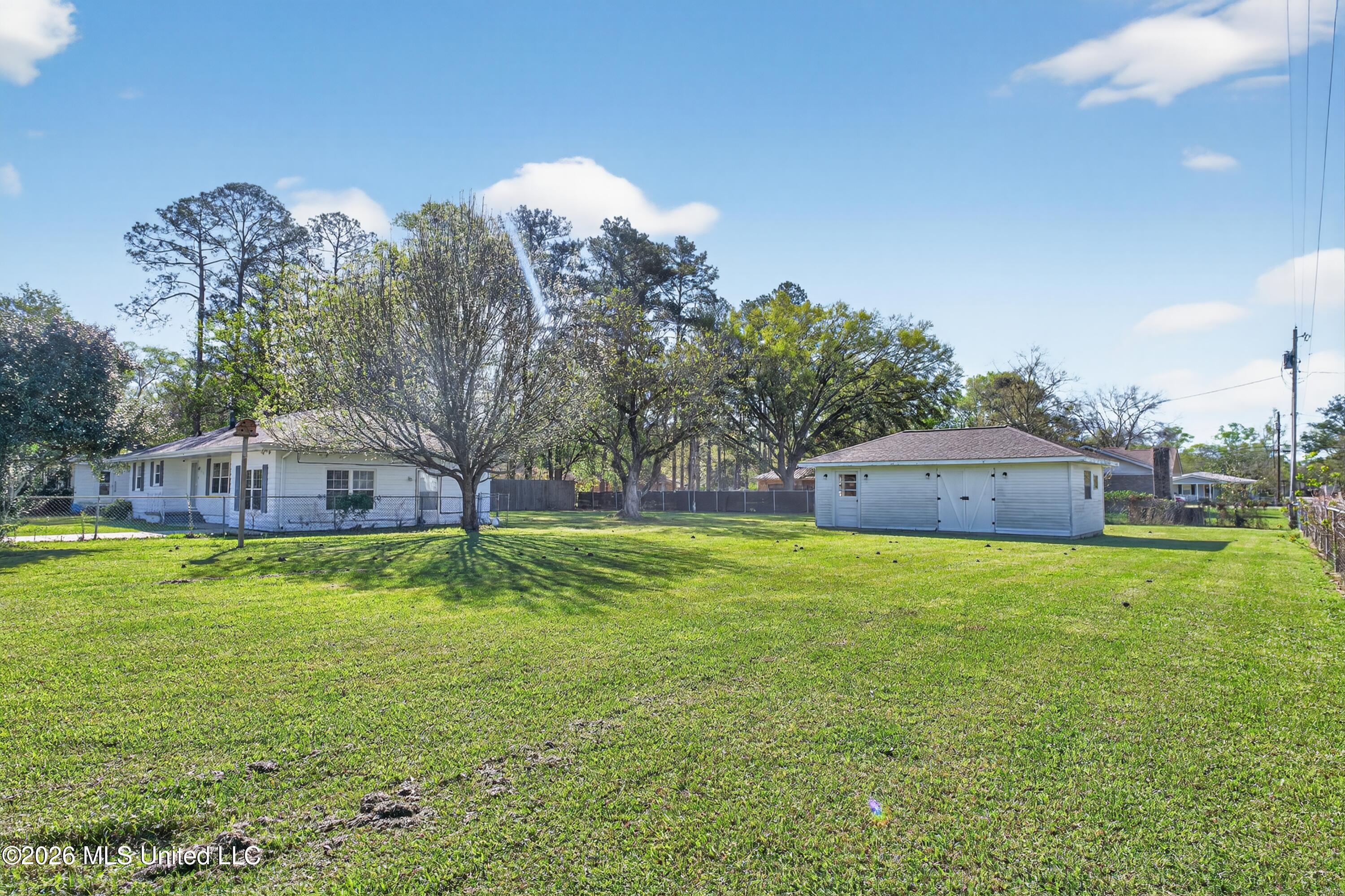 910 East Sycamore Road Picayune, MS 39466 - Photo 15 of 15 Side yard