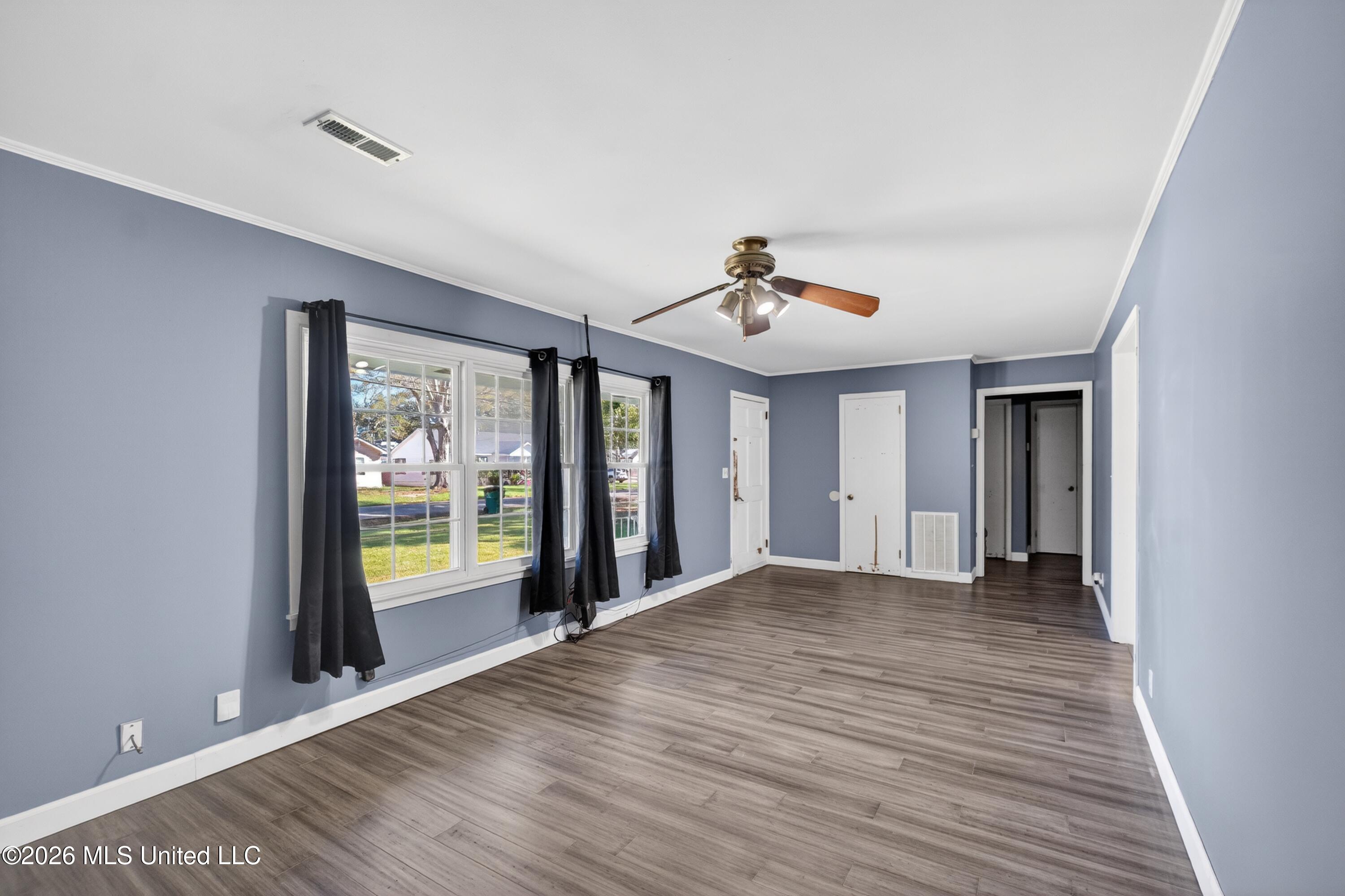910 East Sycamore Road Picayune, MS 39466 - Photo 2 of 15 Living Room