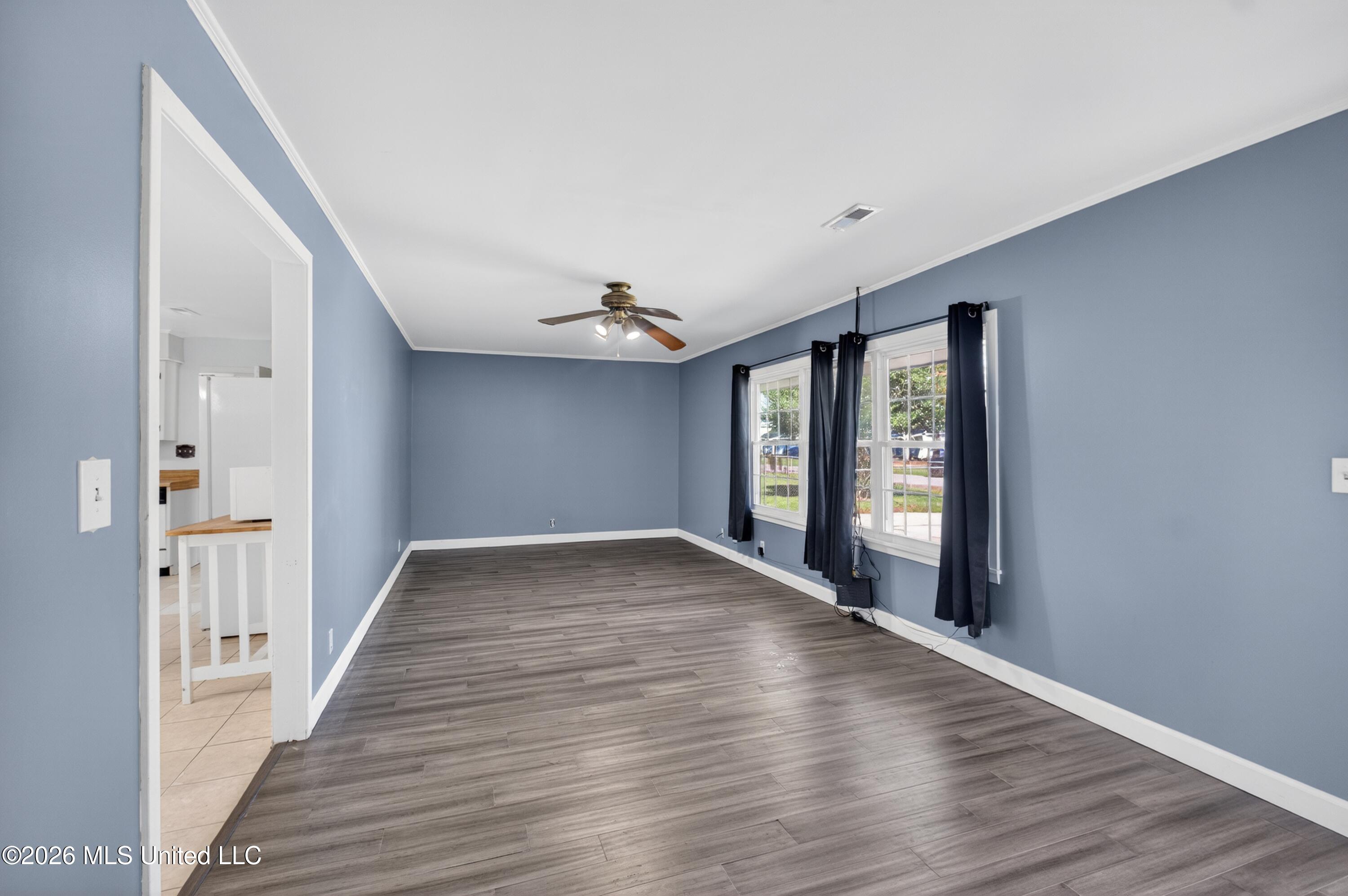 910 East Sycamore Road Picayune, MS 39466 - Photo 3 of 15 Living Room
