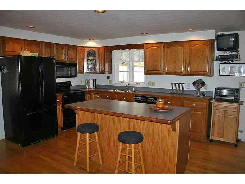 216 Shaker Road Gray, ME 04039 - Photo 8 of 25 Kitchen.