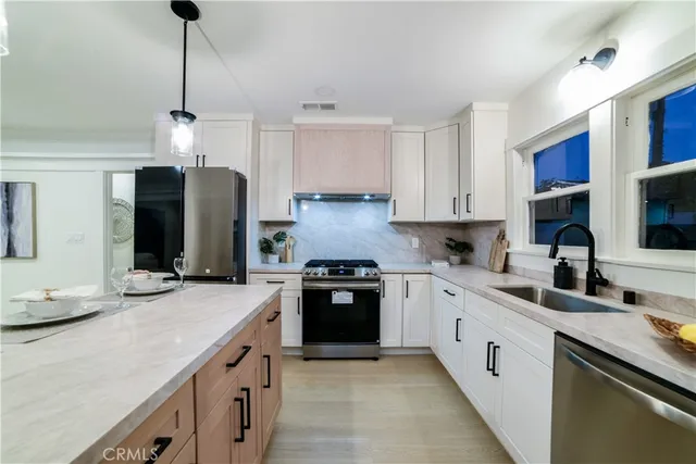 $1,169,900 | 748 North Kenmore Avenue, Los Angeles, CA 90029