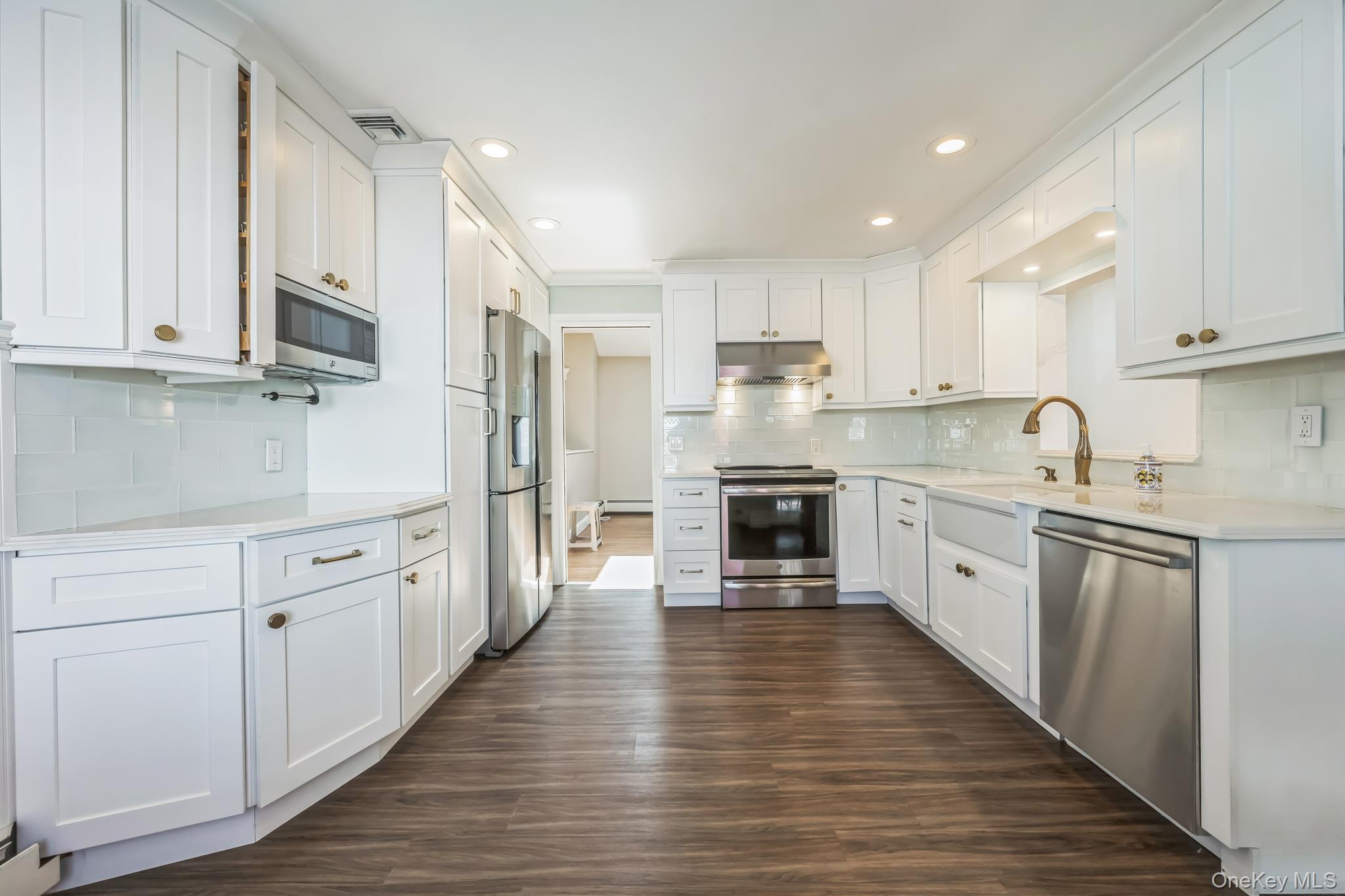 3 Glen Way Cold Spring Harbor, NY 11724 - Photo 13 of 34