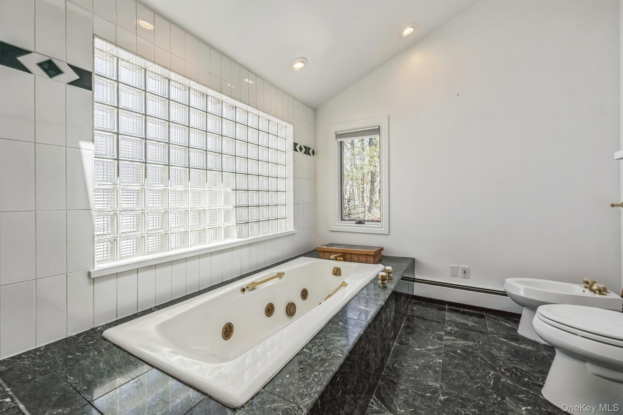 3 Glen Way Cold Spring Harbor, NY 11724 - Photo 21 of 34