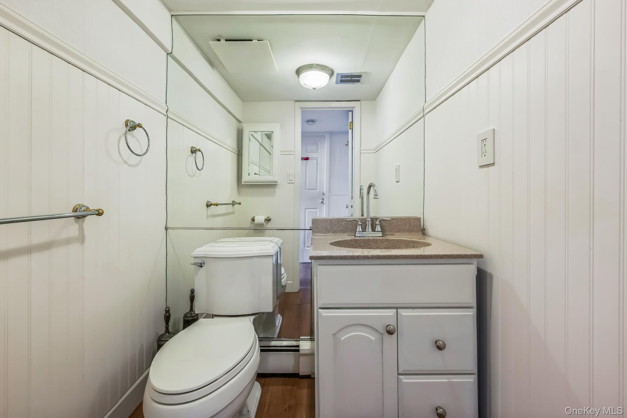 3 Glen Way Cold Spring Harbor, NY 11724 - Photo 22 of 34