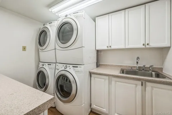 $1,399,999 | 3 Glen Way, Cold Spring Harbor, NY 11724